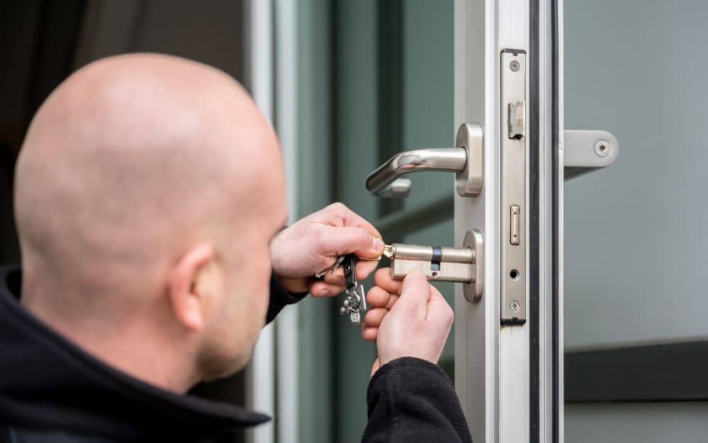 Sicher24.de: Wie moderne Schließanlagen das Thema Türsicherheit neu definieren